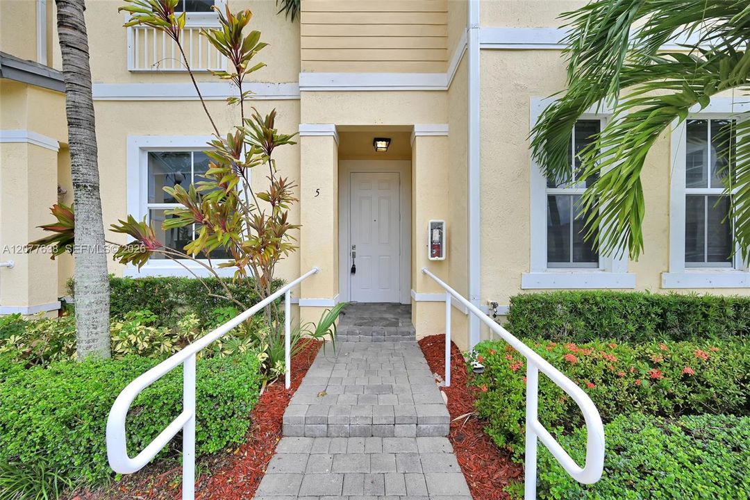 For Rent: $2,150 (2 beds, 2 baths, 1290 Square Feet)