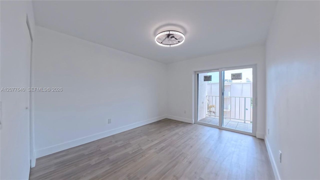 For Sale: $329,000 (2 beds, 2 baths, 1075 Square Feet)