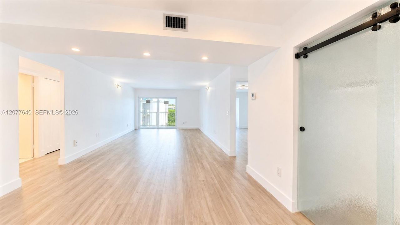 For Sale: $329,000 (2 beds, 2 baths, 1075 Square Feet)