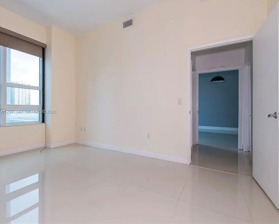 For Rent: $3,200 (1 beds, 1 baths, 692 Square Feet)