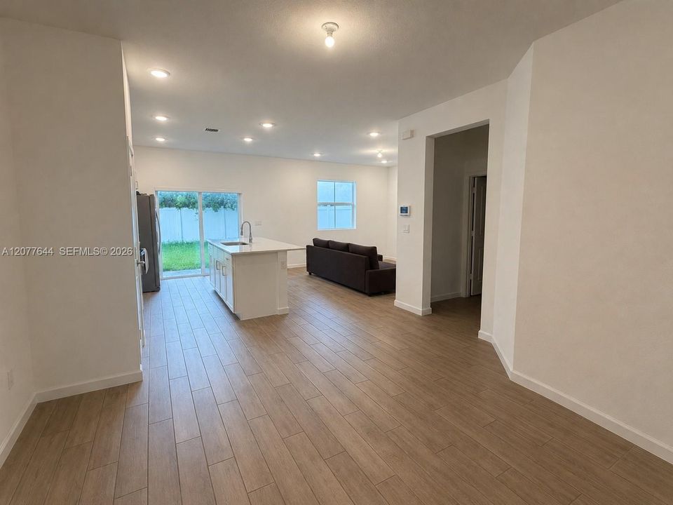 For Rent: $2,850 (3 beds, 2 baths, 1628 Square Feet)