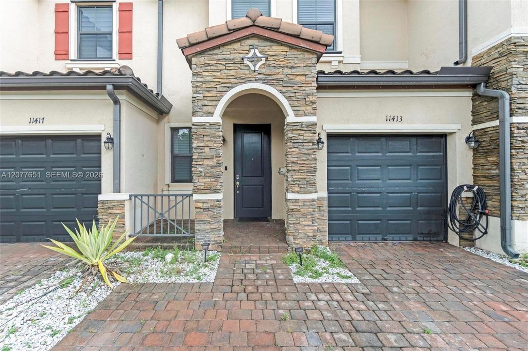 For Sale: $417,999 (3 beds, 2 baths, 1740 Square Feet)