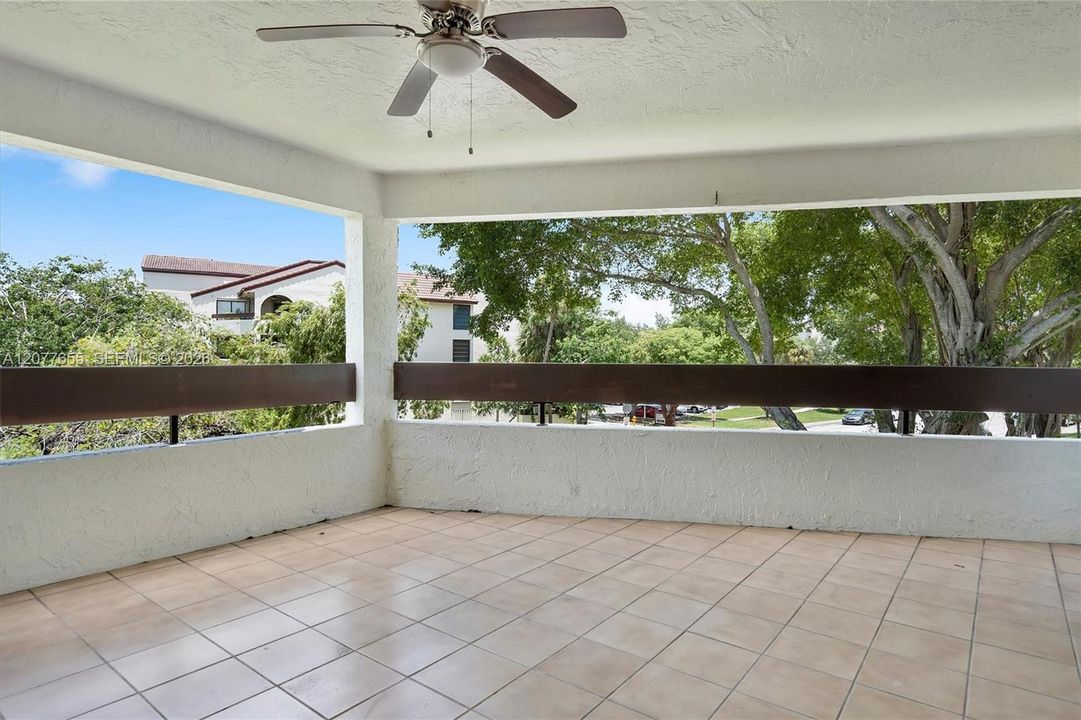 En Venta: $330,000 (2 camas, 2 baños, 1200 Pies cuadrados)