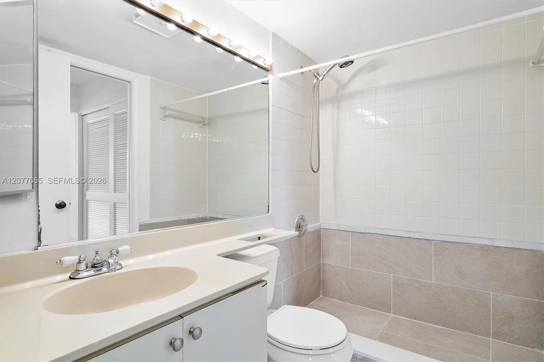 En Venta: $330,000 (2 camas, 2 baños, 1200 Pies cuadrados)