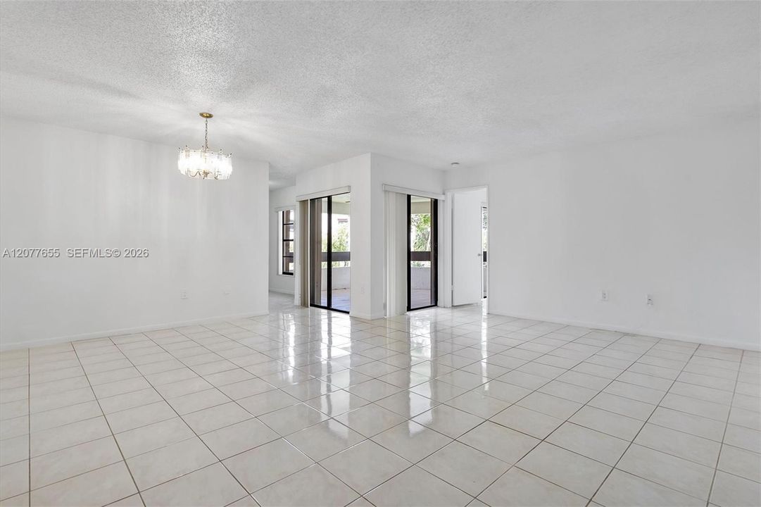 En Venta: $330,000 (2 camas, 2 baños, 1200 Pies cuadrados)