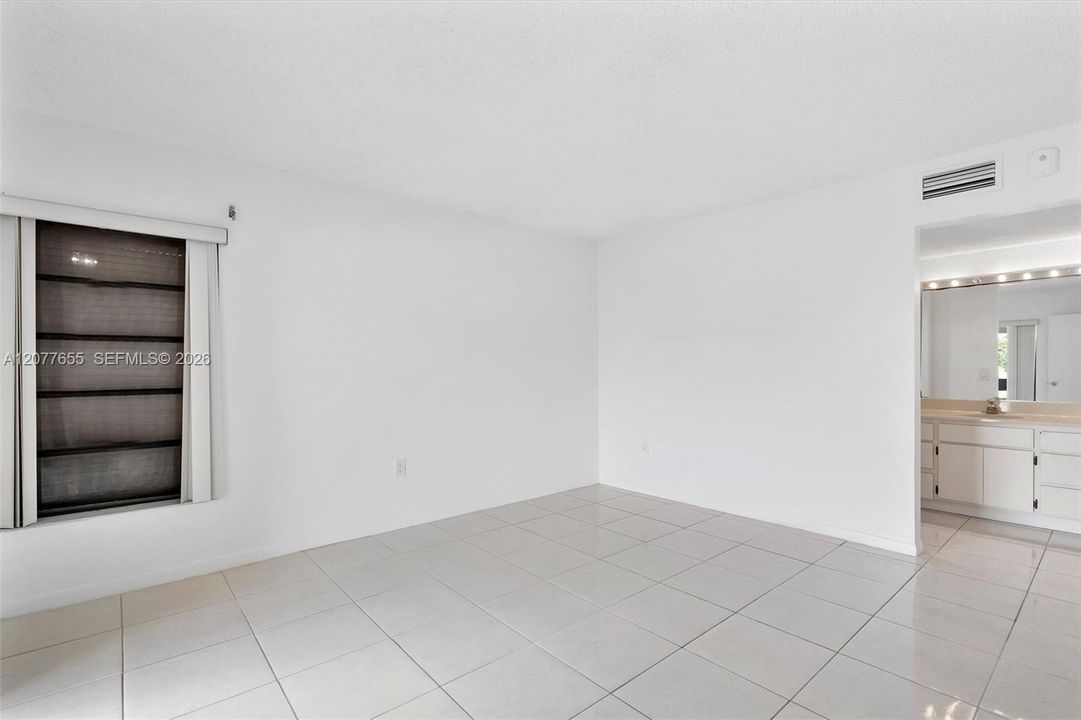En Venta: $330,000 (2 camas, 2 baños, 1200 Pies cuadrados)