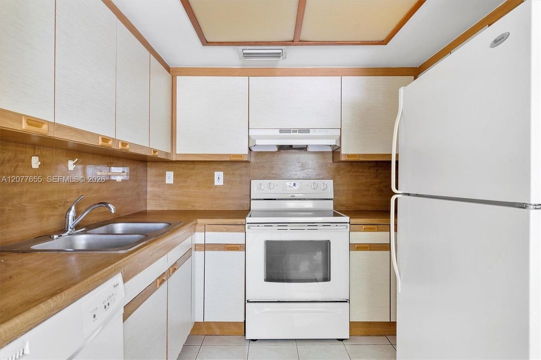 En Venta: $330,000 (2 camas, 2 baños, 1200 Pies cuadrados)