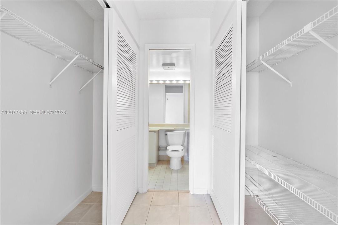 En Venta: $330,000 (2 camas, 2 baños, 1200 Pies cuadrados)