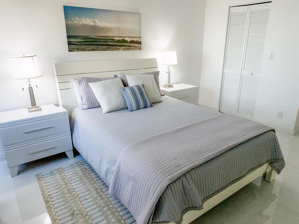 17. Apartment - Guest Bedroom (2)