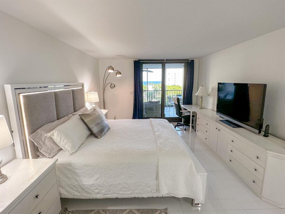 11. Apartment - Master Bedroom (2)