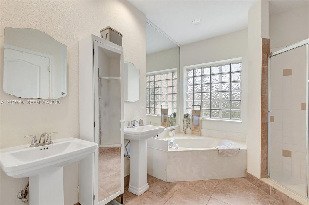 For Sale: $699,900 (4 beds, 3 baths, 2181 Square Feet)