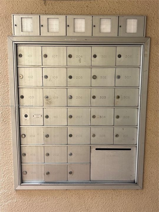 На продажу: $375,000 (2 спален, 2 ванн, 1147 Квадратных фут)
