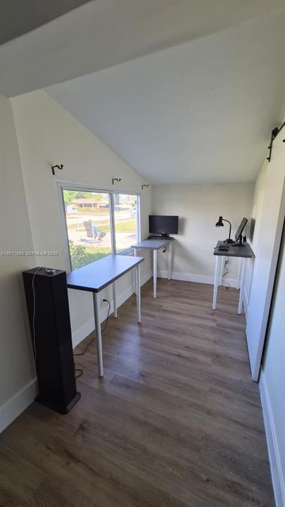 For Rent: $3,100 (3 beds, 2 baths, 1020 Square Feet)