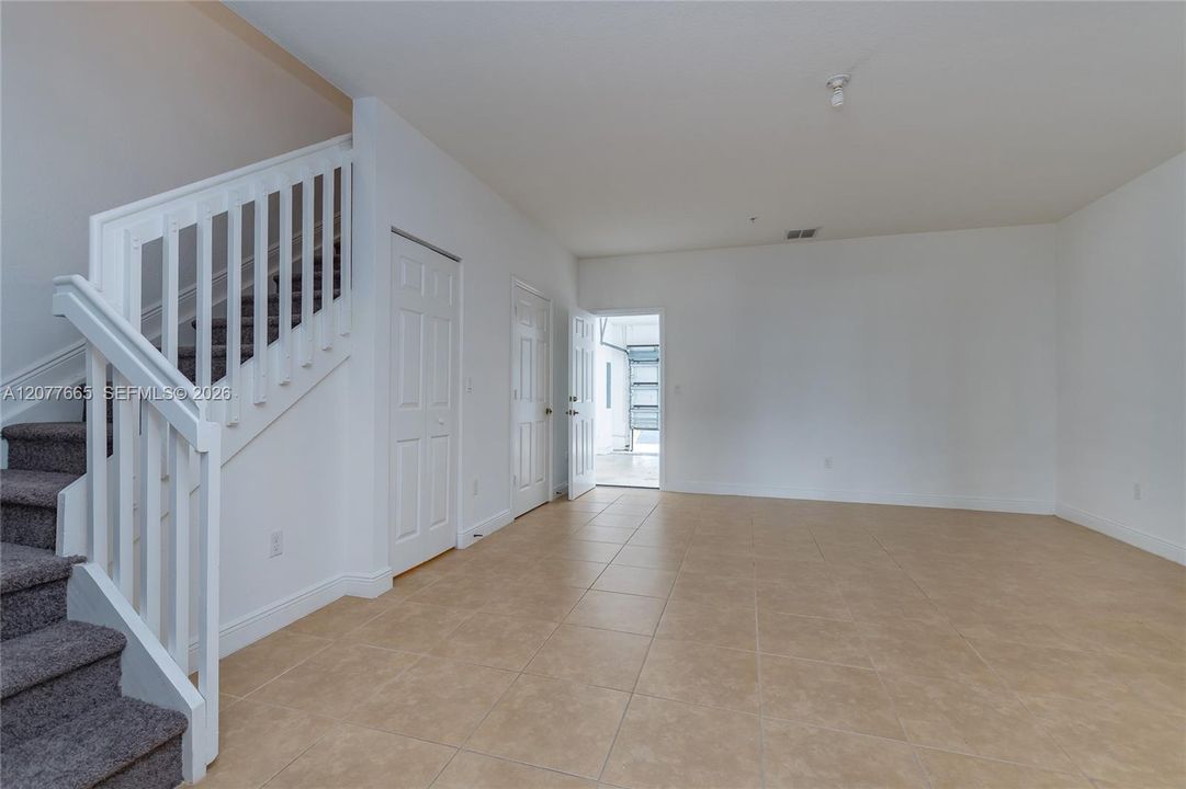 For Rent: $3,500 (3 beds, 3 baths, 1919 Square Feet)