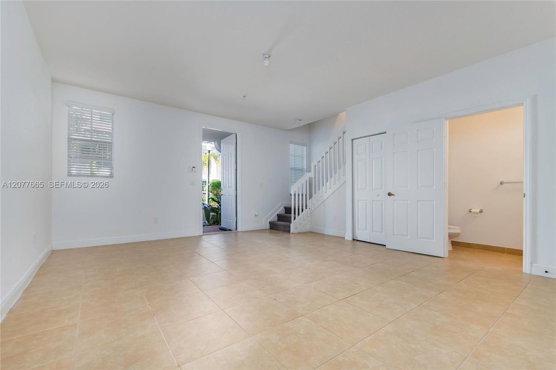 For Rent: $3,500 (3 beds, 3 baths, 1919 Square Feet)