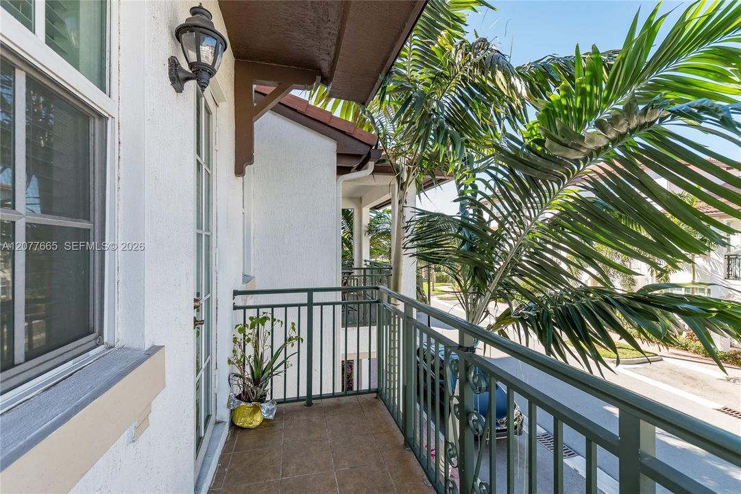 For Rent: $3,500 (3 beds, 3 baths, 1919 Square Feet)
