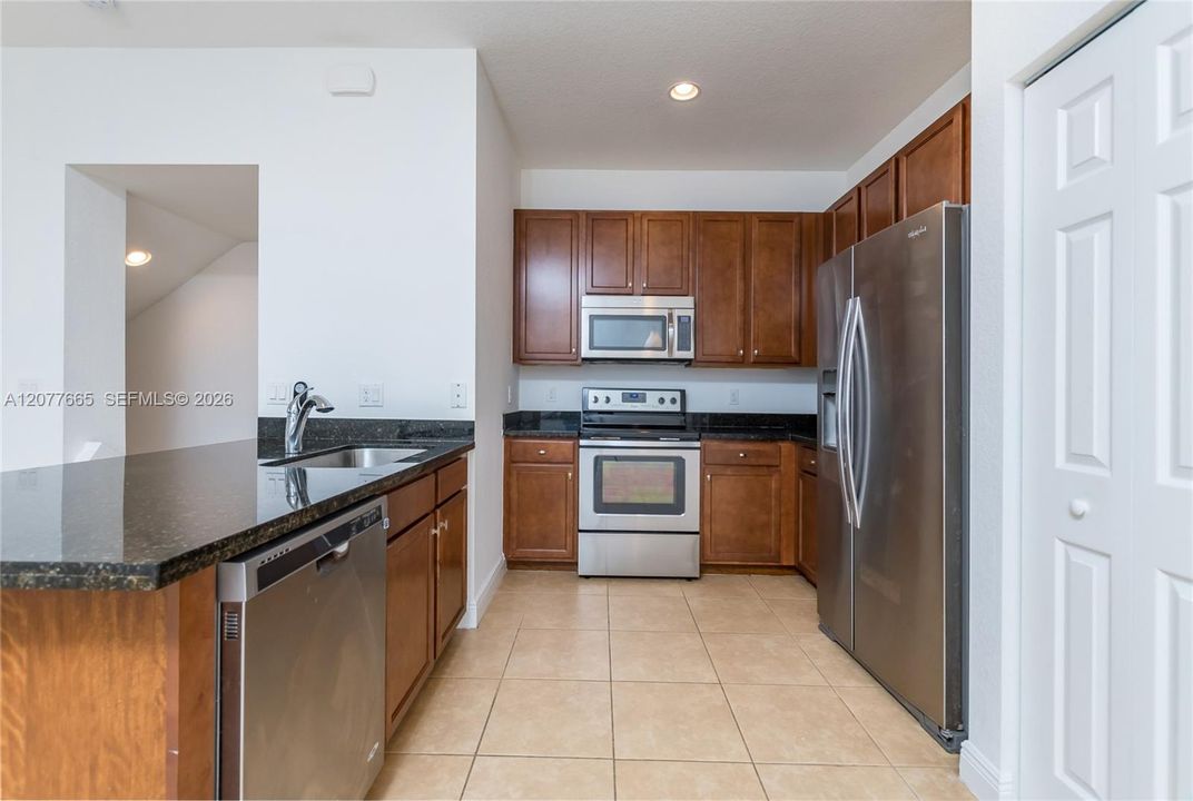 For Rent: $3,500 (3 beds, 3 baths, 1919 Square Feet)