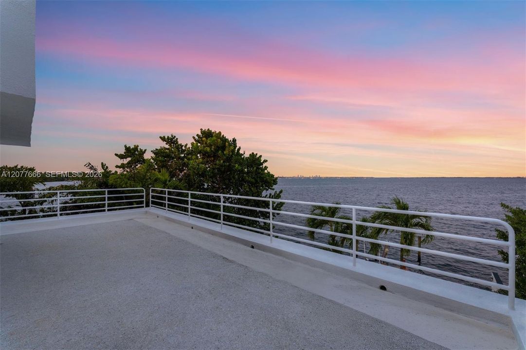 For Sale: $7,100,000 (5 beds, 4 baths, 4088 Square Feet)
