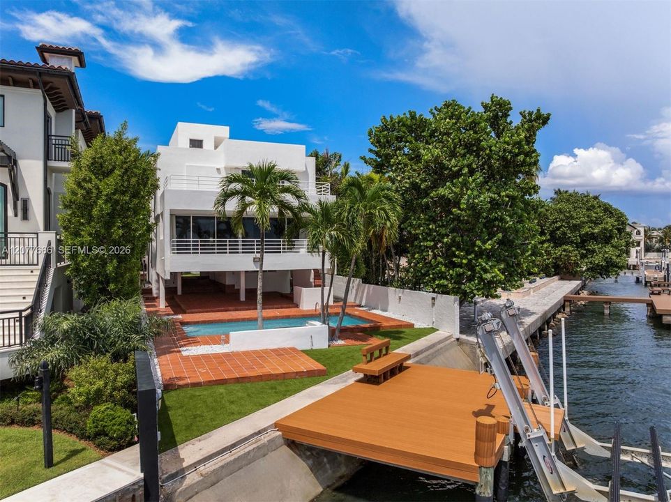 For Sale: $7,100,000 (5 beds, 4 baths, 4088 Square Feet)