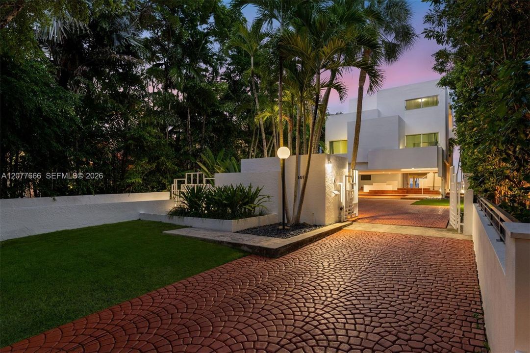 For Sale: $7,100,000 (5 beds, 4 baths, 4088 Square Feet)
