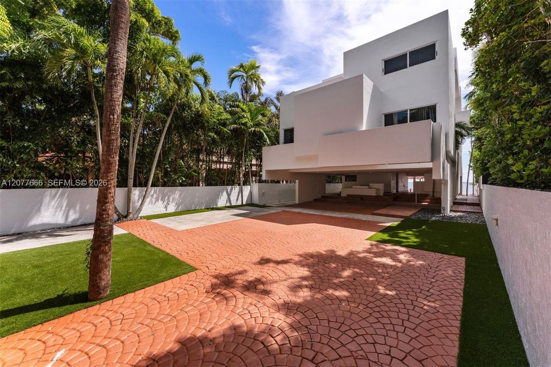 For Sale: $7,100,000 (5 beds, 4 baths, 4088 Square Feet)