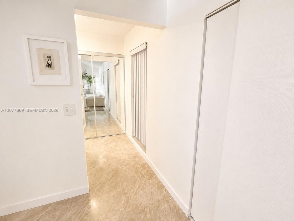 For Sale: $300,000 (2 beds, 1 baths, 827 Square Feet)