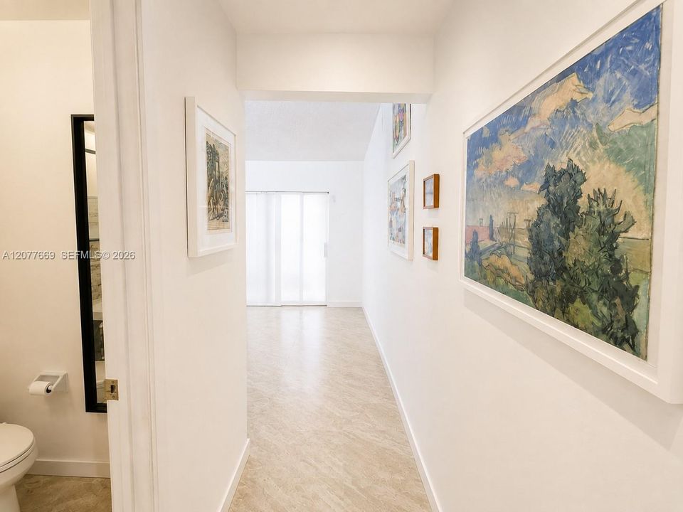 For Sale: $300,000 (2 beds, 1 baths, 827 Square Feet)
