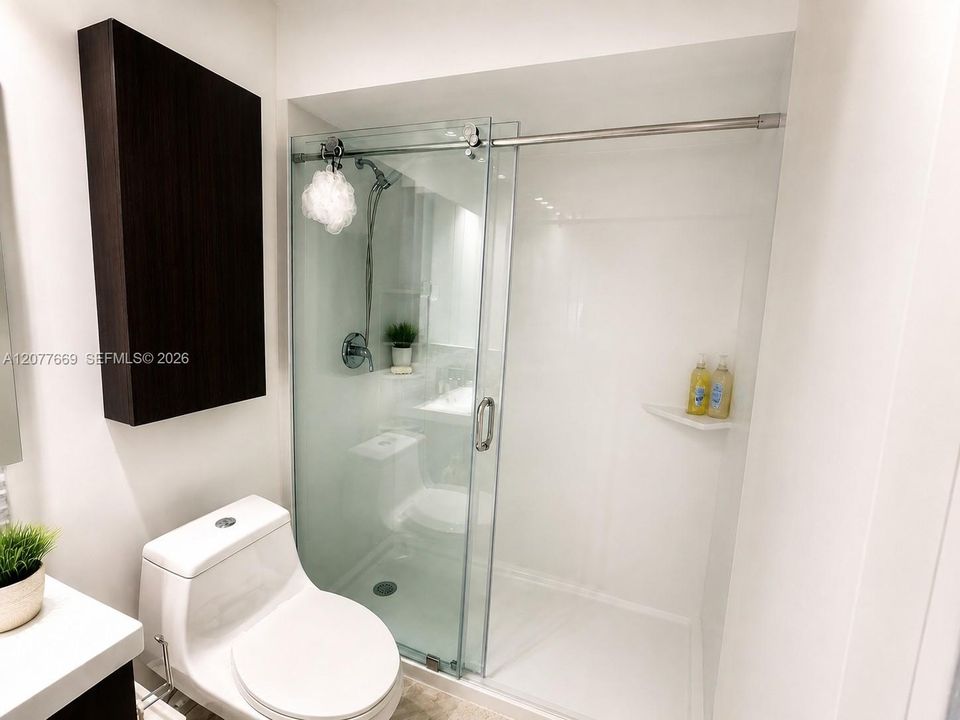 For Sale: $300,000 (2 beds, 1 baths, 827 Square Feet)