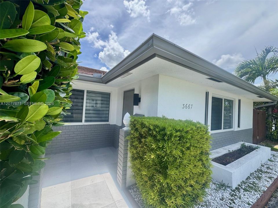 For Rent: $3,500 (3 beds, 2 baths, 1700 Square Feet)