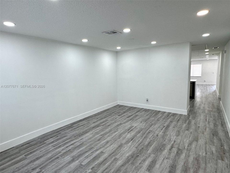 For Rent: $3,500 (3 beds, 2 baths, 1700 Square Feet)