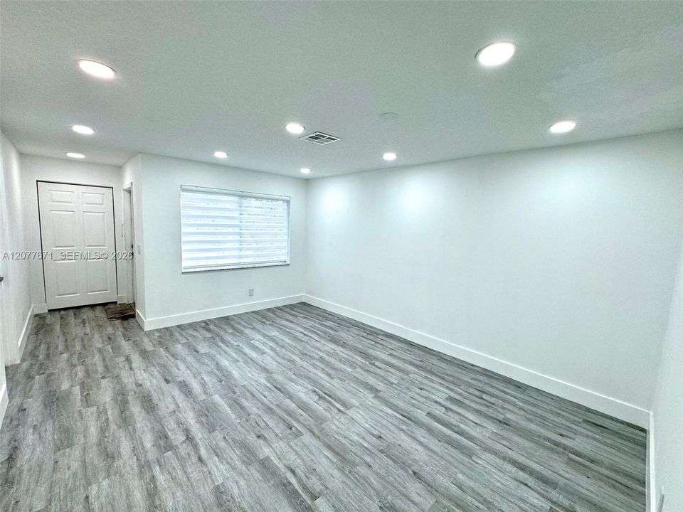 For Rent: $3,500 (3 beds, 2 baths, 1700 Square Feet)