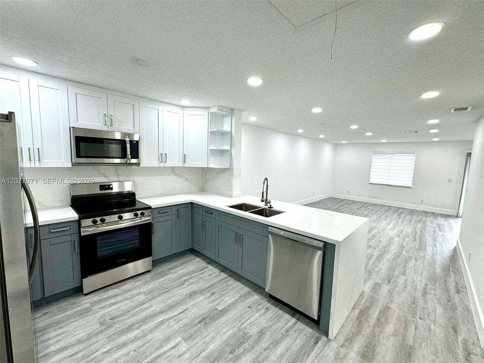 For Rent: $3,500 (3 beds, 2 baths, 1700 Square Feet)