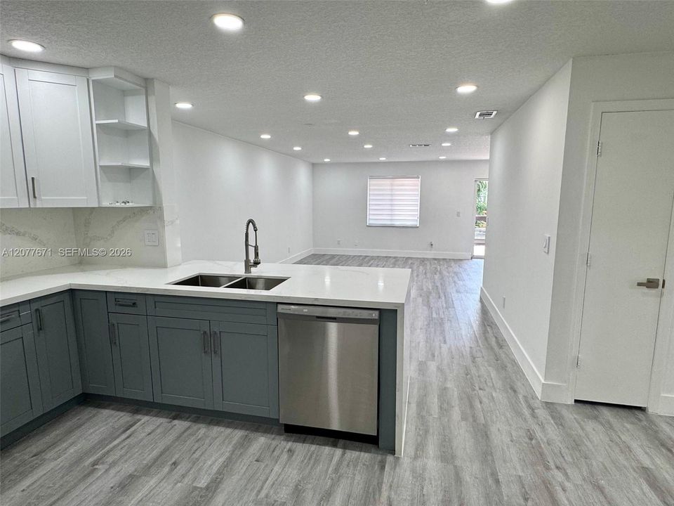 For Rent: $3,500 (3 beds, 2 baths, 1700 Square Feet)
