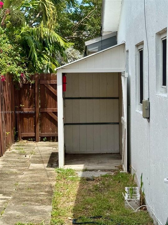 For Rent: $3,500 (3 beds, 2 baths, 1700 Square Feet)