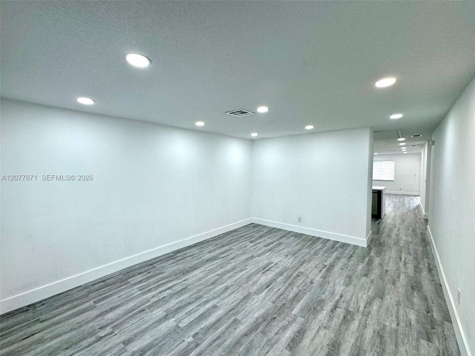 For Rent: $3,500 (3 beds, 2 baths, 1700 Square Feet)