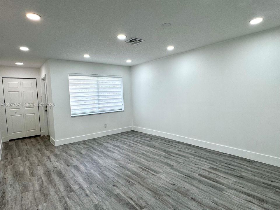For Rent: $3,500 (3 beds, 2 baths, 1700 Square Feet)