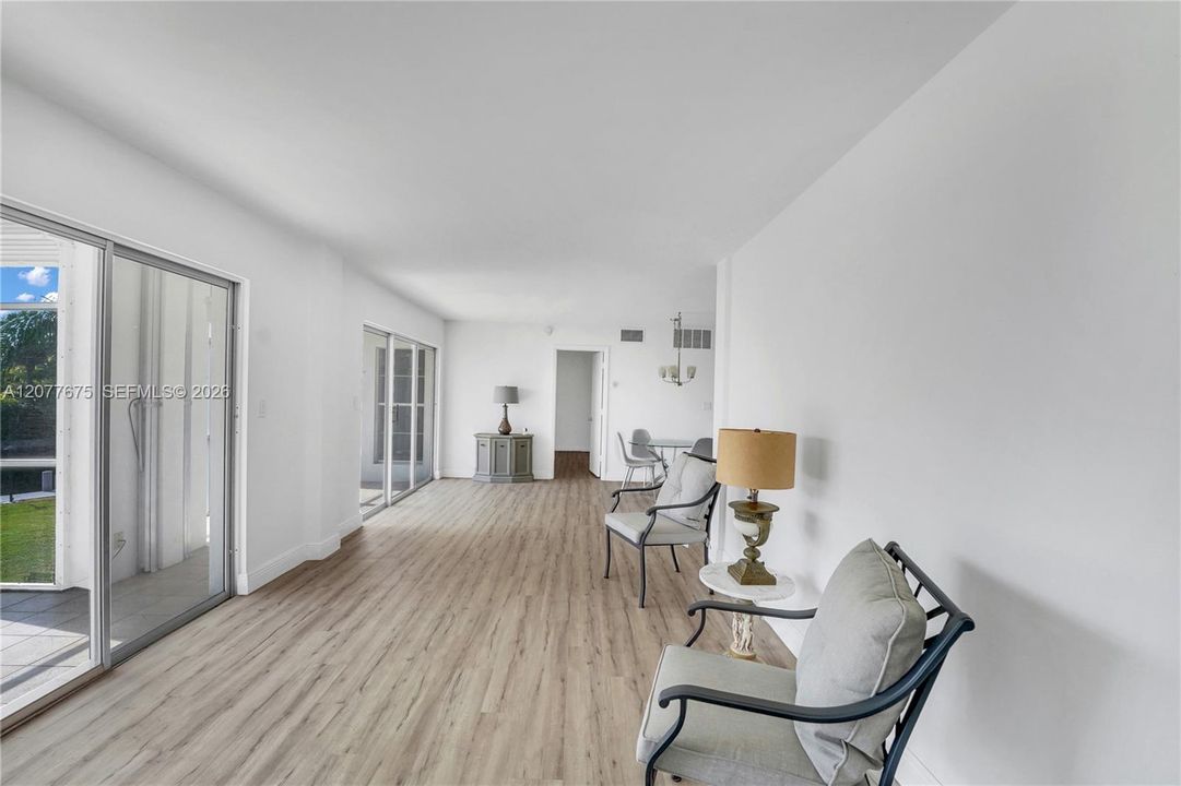 En Venta: $349,000 (2 camas, 2 baños, 1200 Pies cuadrados)