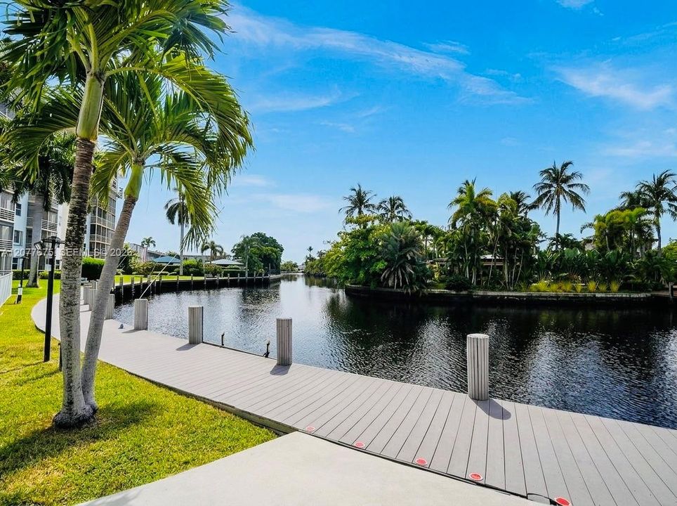 En Venta: $349,000 (2 camas, 2 baños, 1200 Pies cuadrados)