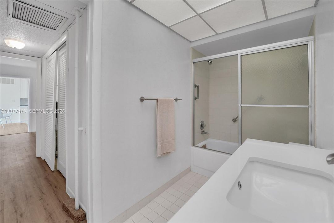 En Venta: $349,000 (2 camas, 2 baños, 1200 Pies cuadrados)
