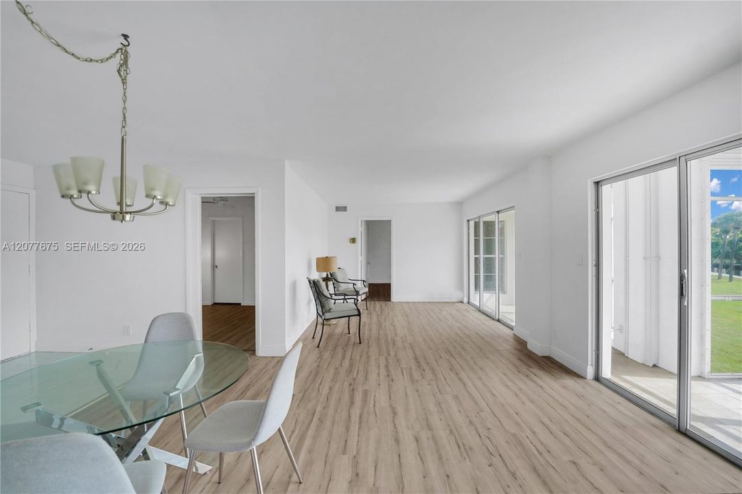 En Venta: $349,000 (2 camas, 2 baños, 1200 Pies cuadrados)