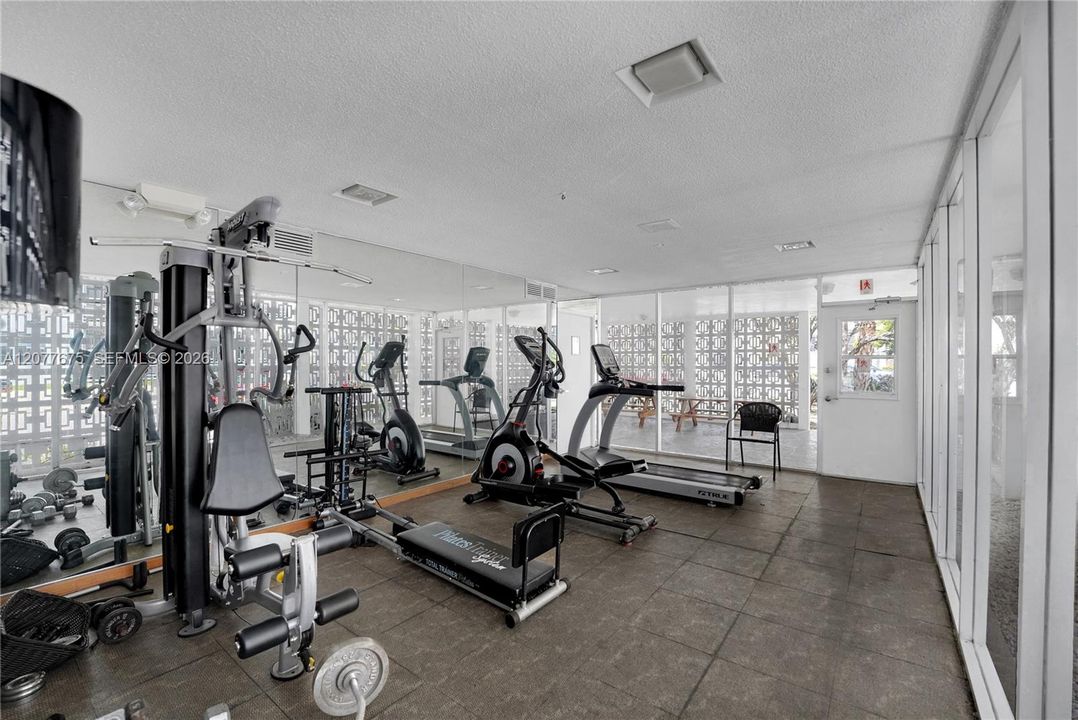 En Venta: $349,000 (2 camas, 2 baños, 1200 Pies cuadrados)