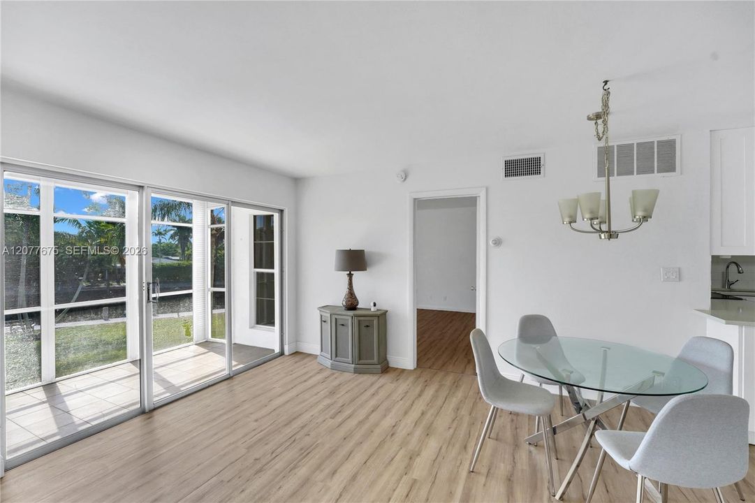 En Venta: $349,000 (2 camas, 2 baños, 1200 Pies cuadrados)