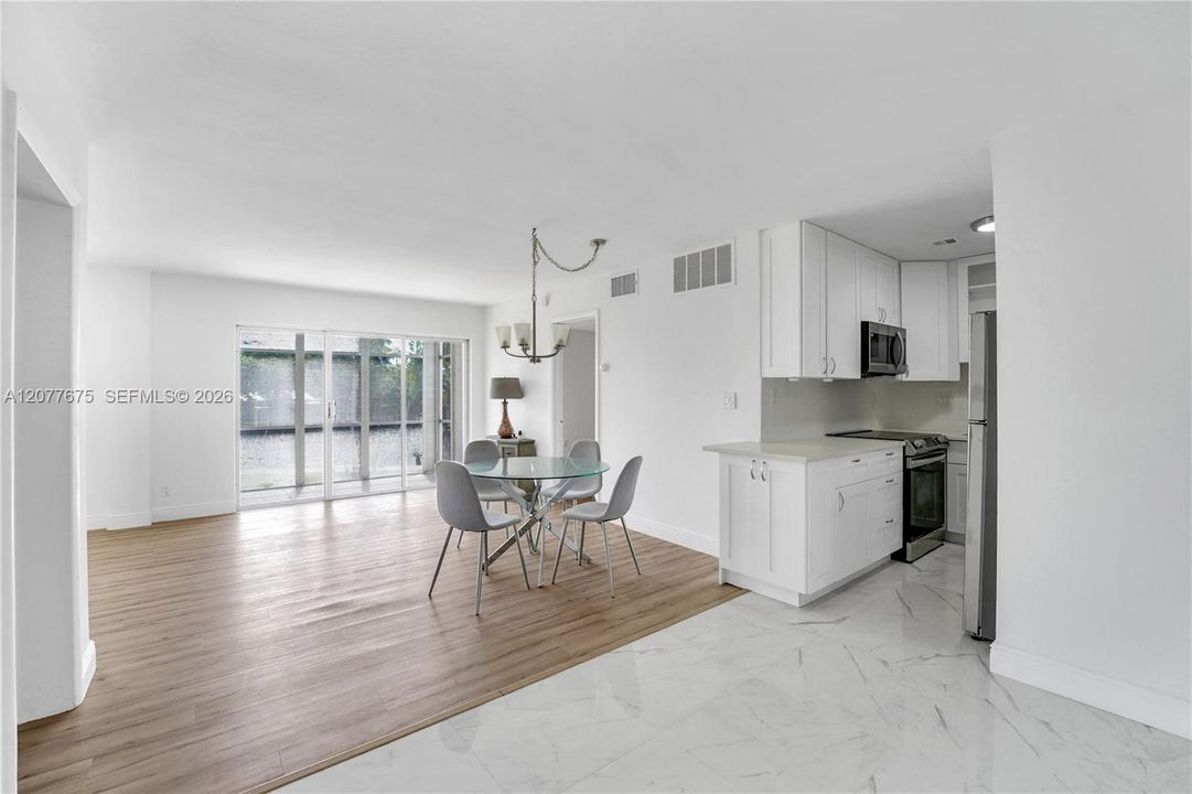 En Venta: $349,000 (2 camas, 2 baños, 1200 Pies cuadrados)