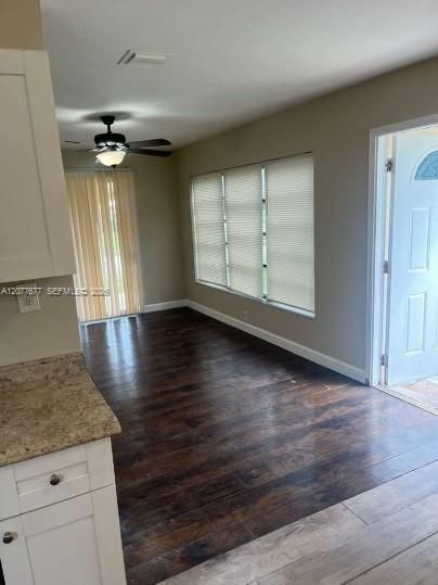 For Rent: $2,450 (3 beds, 1 baths, 900 Square Feet)