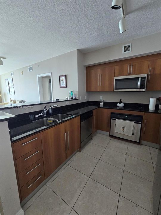 For Sale: $620,000 (2 beds, 2 baths, 1145 Square Feet)