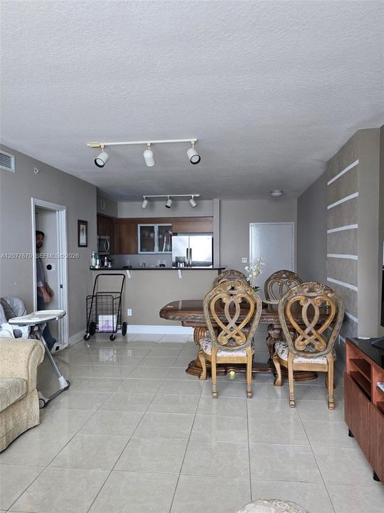 For Sale: $620,000 (2 beds, 2 baths, 1145 Square Feet)