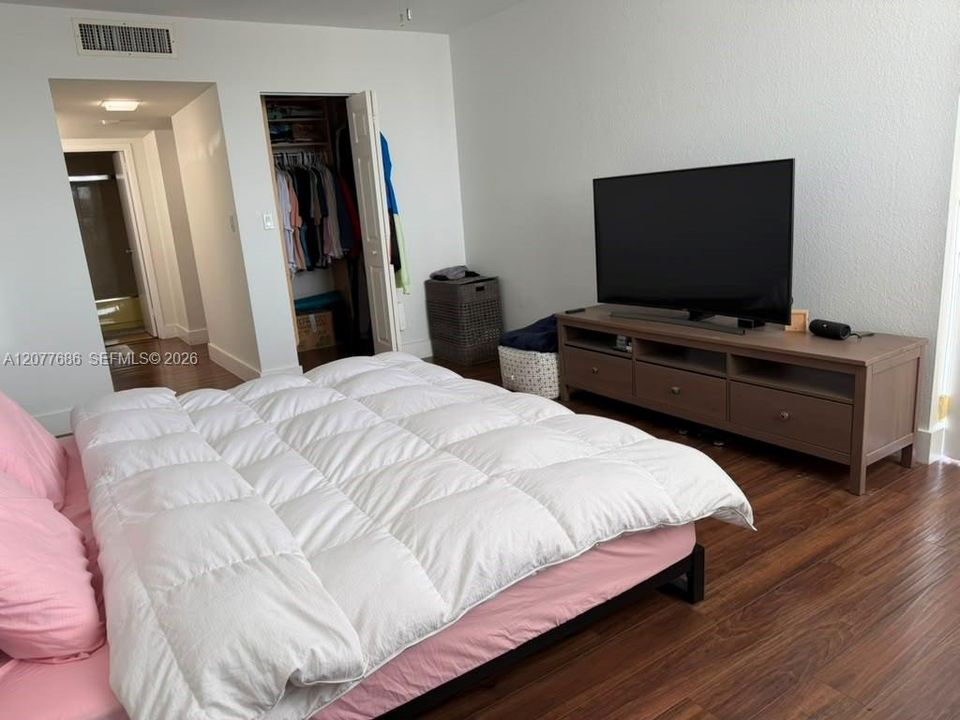 For Rent: $2,500 (2 beds, 2 baths, 1096 Square Feet)