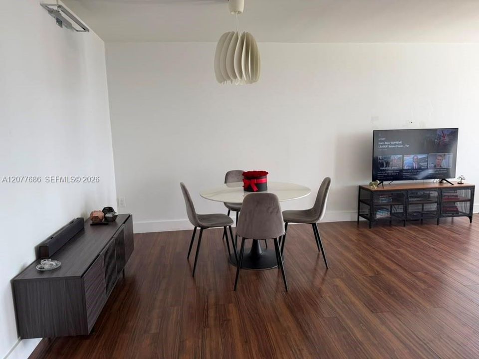 For Rent: $2,500 (2 beds, 2 baths, 1096 Square Feet)