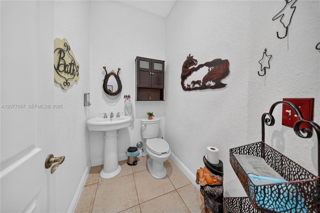 For Sale: $2,150,000 (5 beds, 5 baths, 3301 Square Feet)