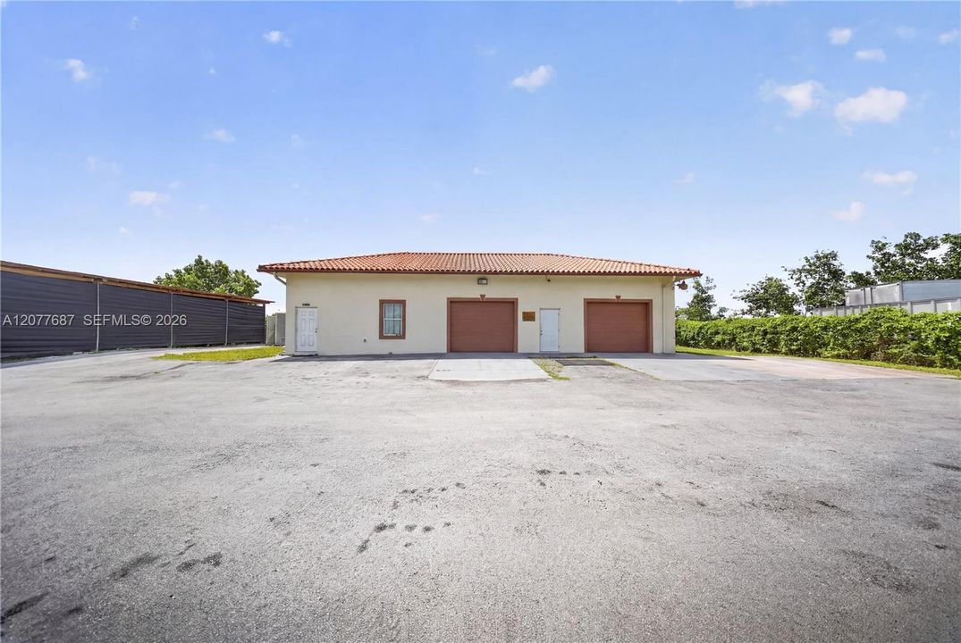 For Sale: $2,150,000 (5 beds, 5 baths, 3301 Square Feet)